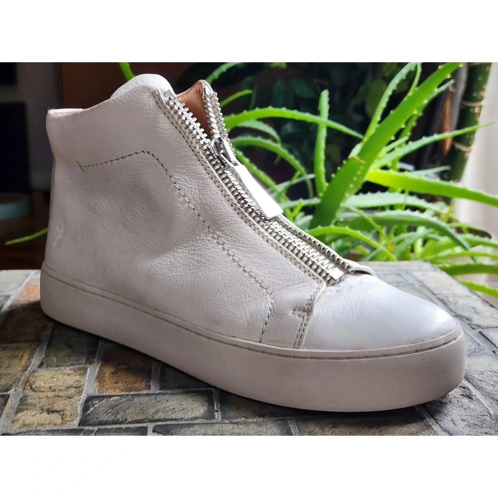 Frye lena front
